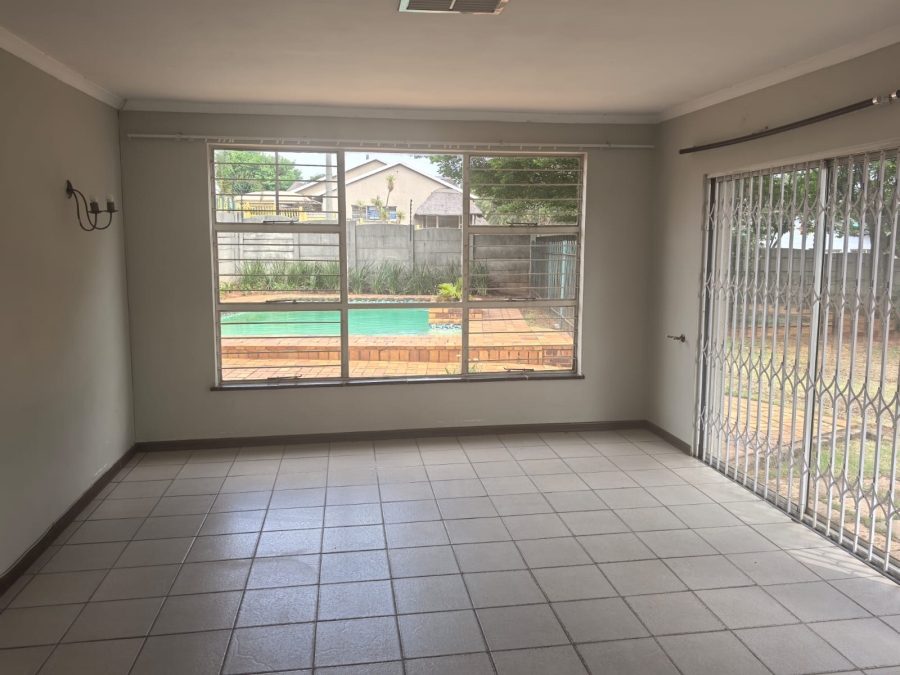 5 Bedroom Property for Sale in Wilro Park Gauteng