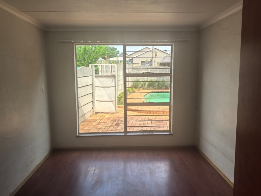 5 Bedroom Property for Sale in Wilro Park Gauteng