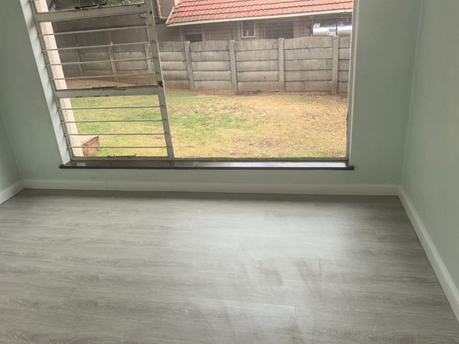 5 Bedroom Property for Sale in Wilro Park Gauteng