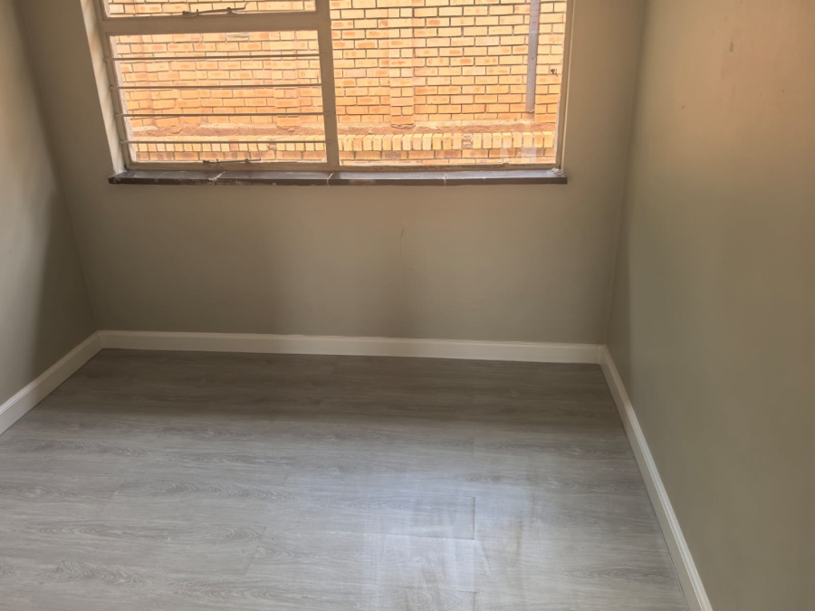5 Bedroom Property for Sale in Wilro Park Gauteng