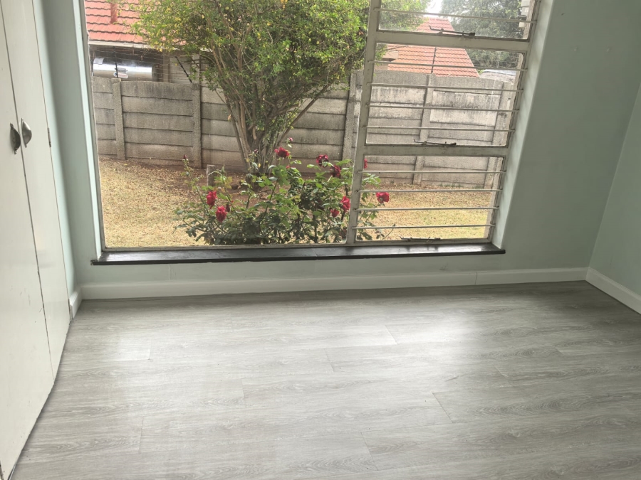 5 Bedroom Property for Sale in Wilro Park Gauteng