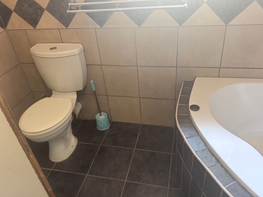 5 Bedroom Property for Sale in Wilro Park Gauteng