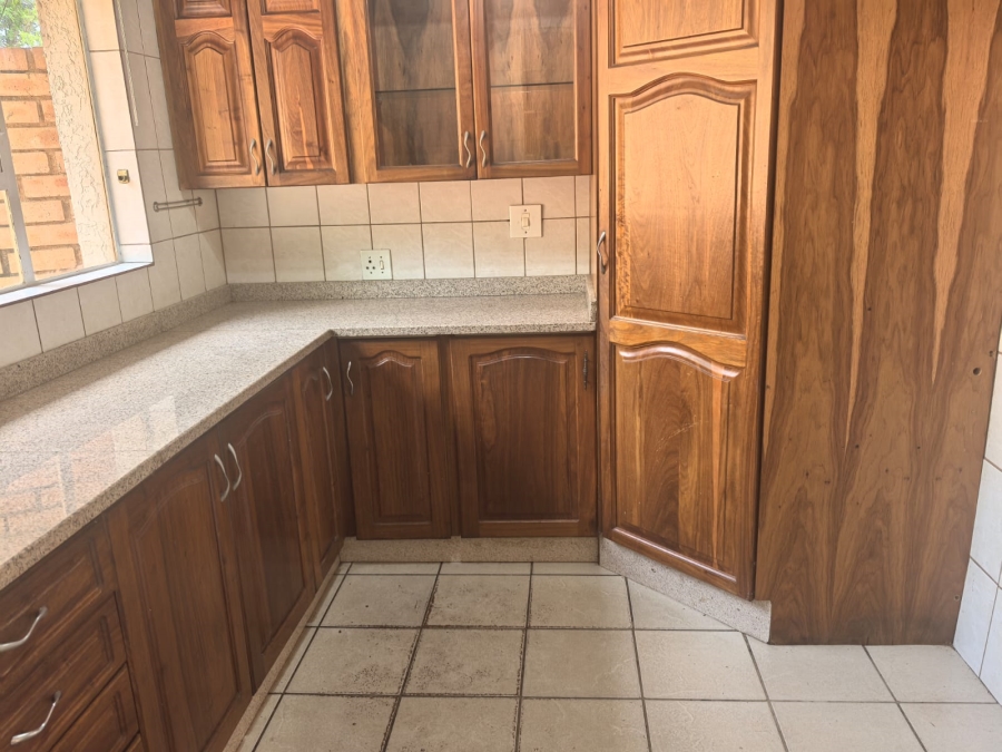 5 Bedroom Property for Sale in Wilro Park Gauteng