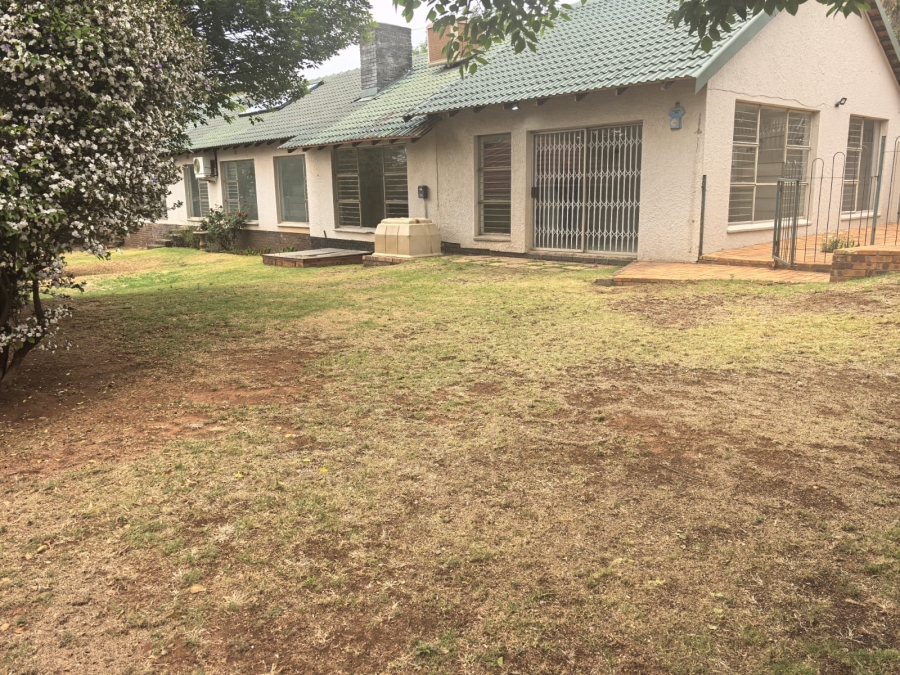 5 Bedroom Property for Sale in Wilro Park Gauteng