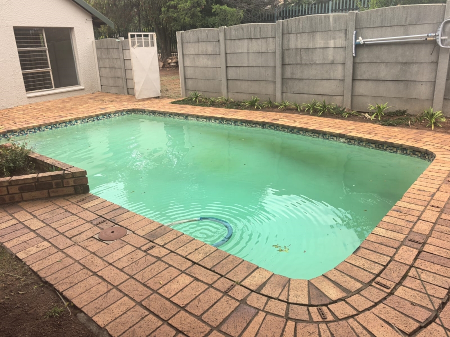 5 Bedroom Property for Sale in Wilro Park Gauteng
