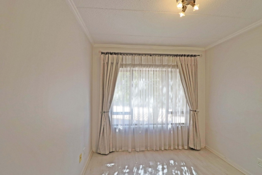 To Let 2 Bedroom Property for Rent in Bryanston Gauteng