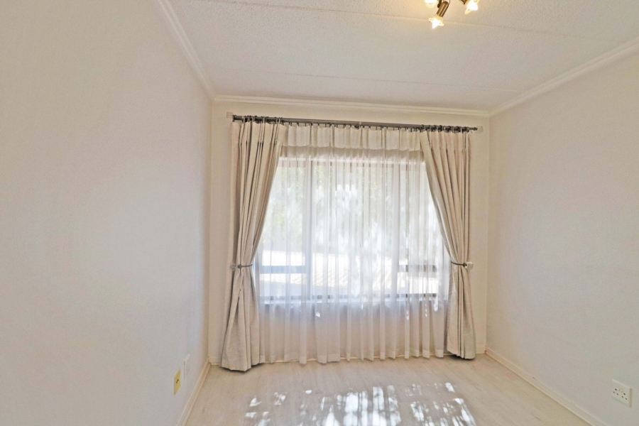 To Let 2 Bedroom Property for Rent in Bryanston Gauteng