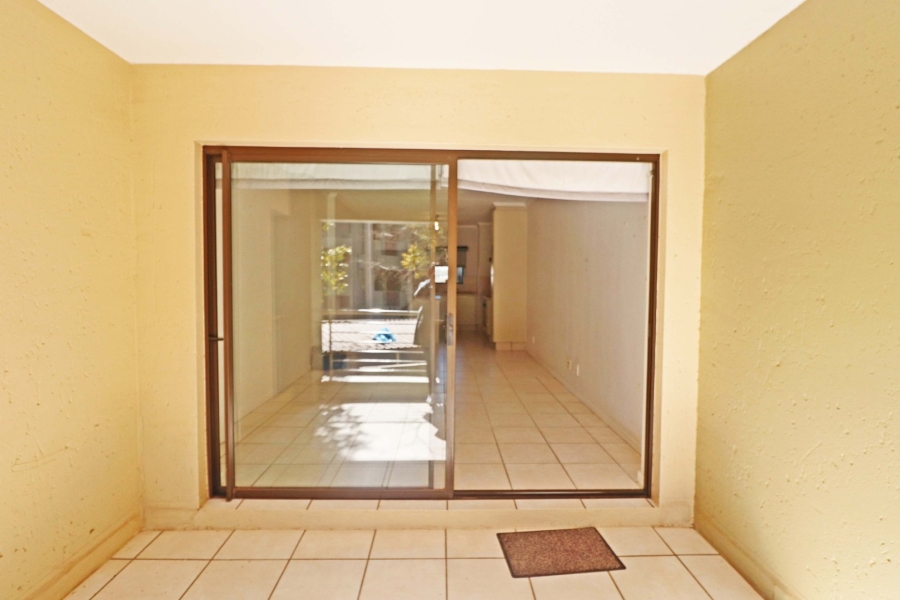 To Let 2 Bedroom Property for Rent in Bryanston Gauteng