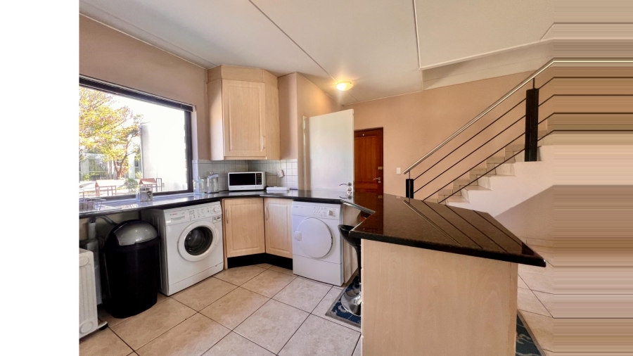 To Let 2 Bedroom Property for Rent in Magaliessig Gauteng