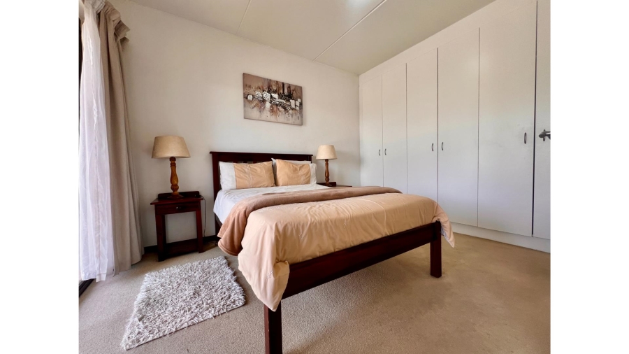 To Let 2 Bedroom Property for Rent in Magaliessig Gauteng