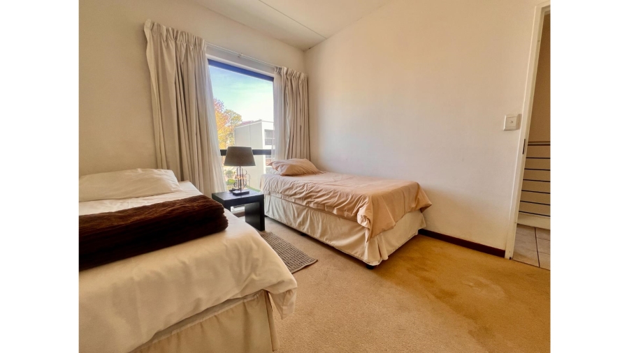 To Let 2 Bedroom Property for Rent in Magaliessig Gauteng