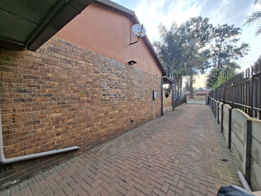 3 Bedroom Property for Sale in Geduld Gauteng