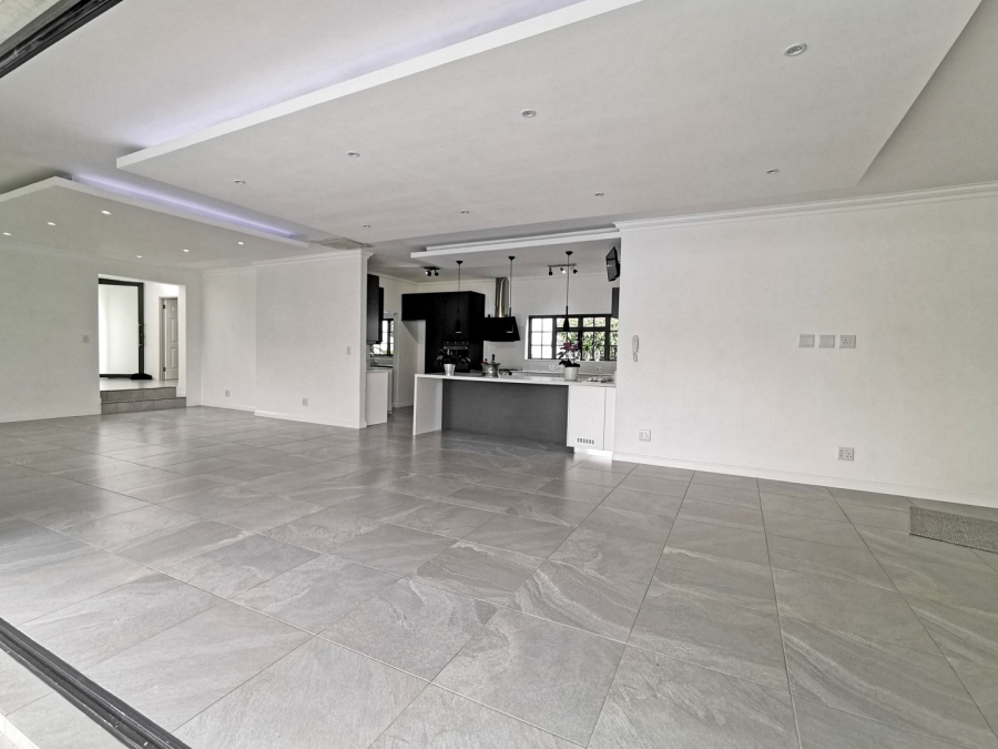 5 Bedroom Property for Sale in Benmore Gardens Gauteng