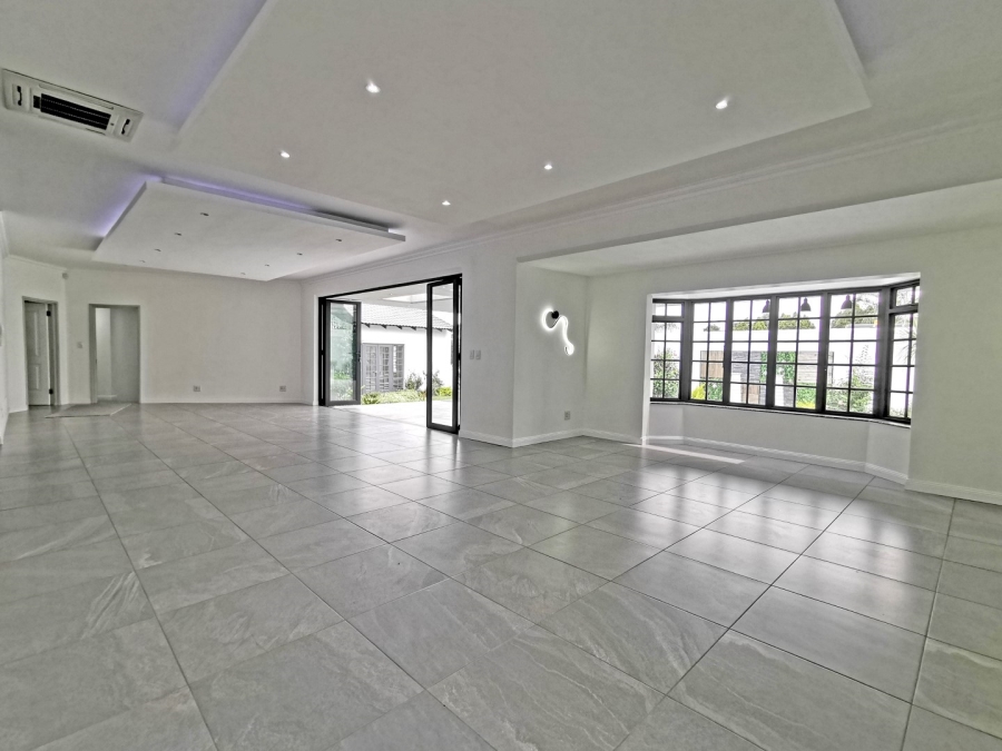 5 Bedroom Property for Sale in Benmore Gardens Gauteng