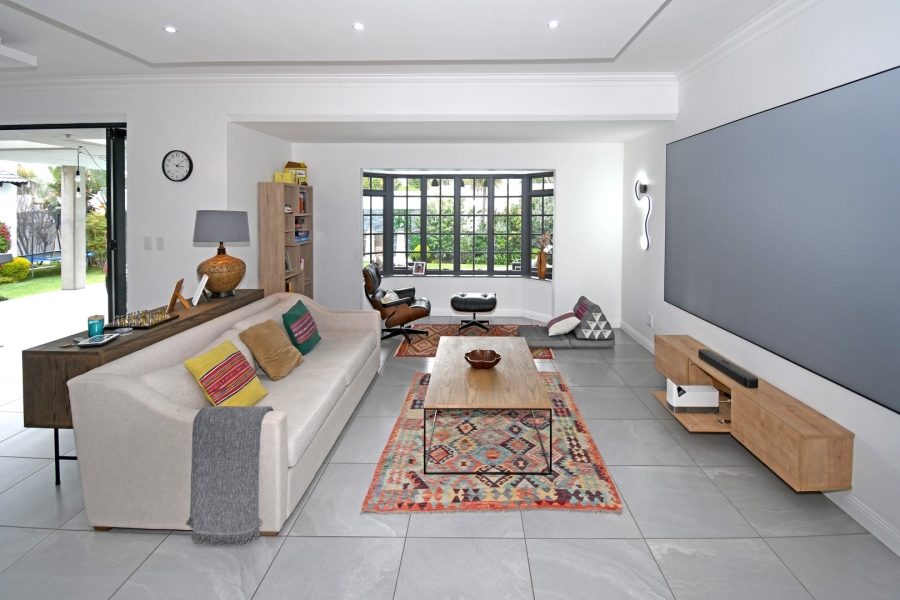 5 Bedroom Property for Sale in Benmore Gardens Gauteng