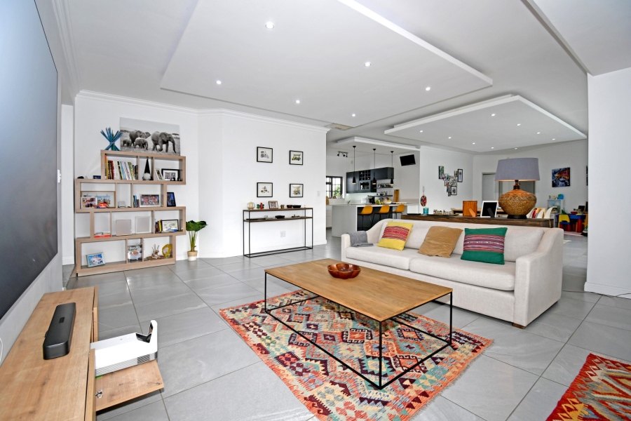 5 Bedroom Property for Sale in Benmore Gardens Gauteng