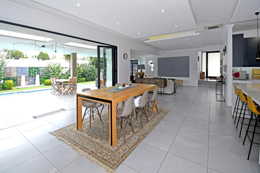 5 Bedroom Property for Sale in Benmore Gardens Gauteng