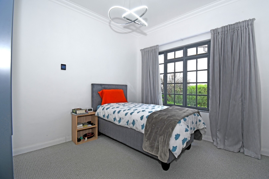 5 Bedroom Property for Sale in Benmore Gardens Gauteng
