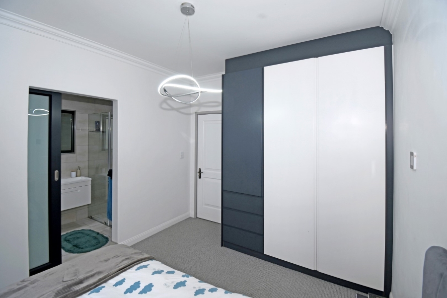 5 Bedroom Property for Sale in Benmore Gardens Gauteng