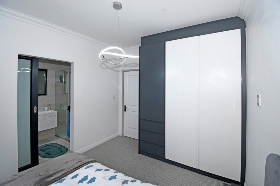 5 Bedroom Property for Sale in Benmore Gardens Gauteng