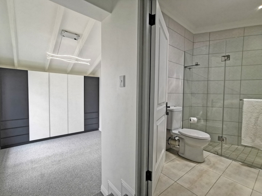 5 Bedroom Property for Sale in Benmore Gardens Gauteng