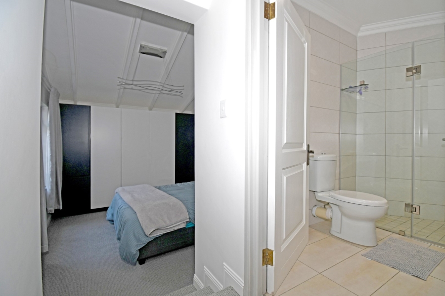 5 Bedroom Property for Sale in Benmore Gardens Gauteng