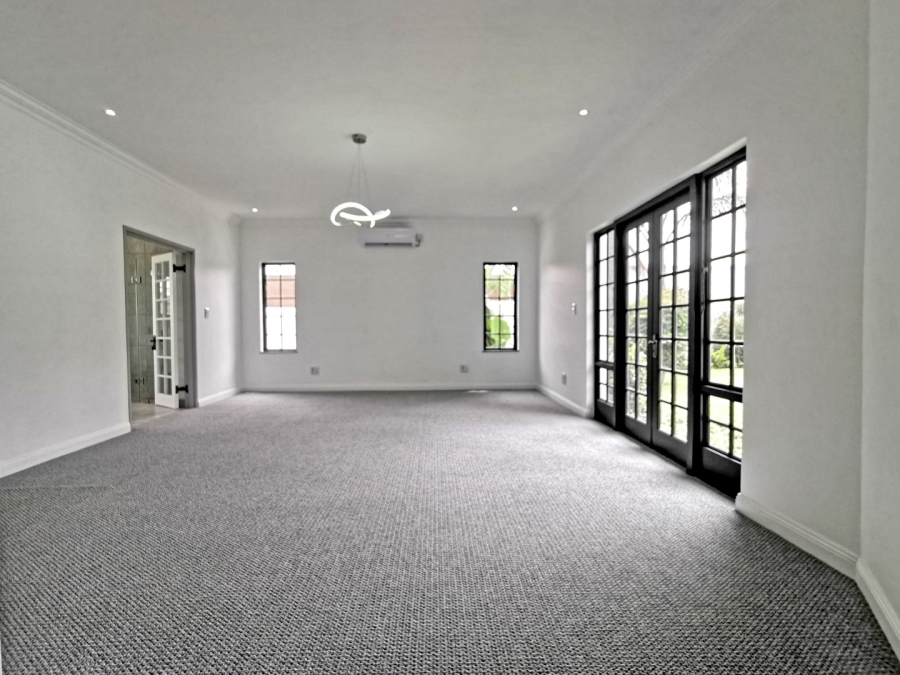 5 Bedroom Property for Sale in Benmore Gardens Gauteng