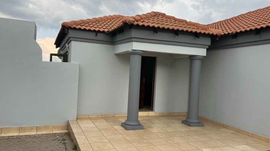 3 Bedroom Property for Sale in Thatchfield Estate Gauteng