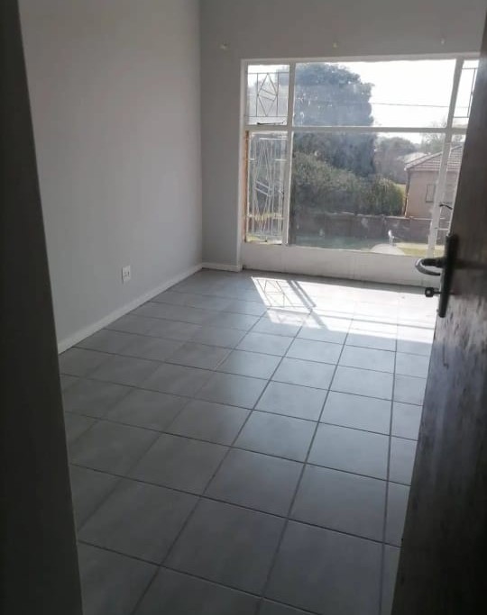 1 Bedroom Property for Sale in Strubenvale Gauteng