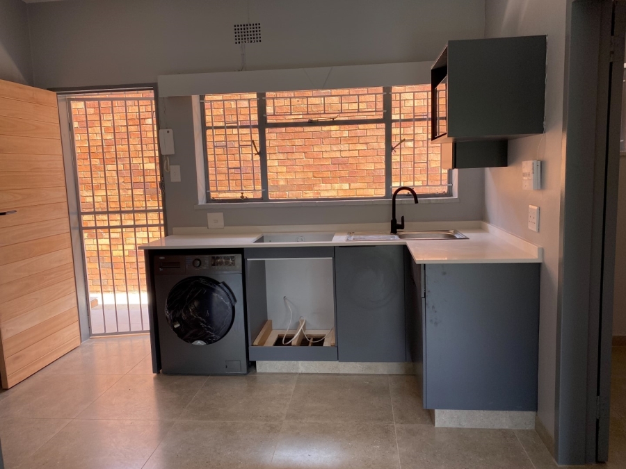 To Let 2 Bedroom Property for Rent in Linden Gauteng