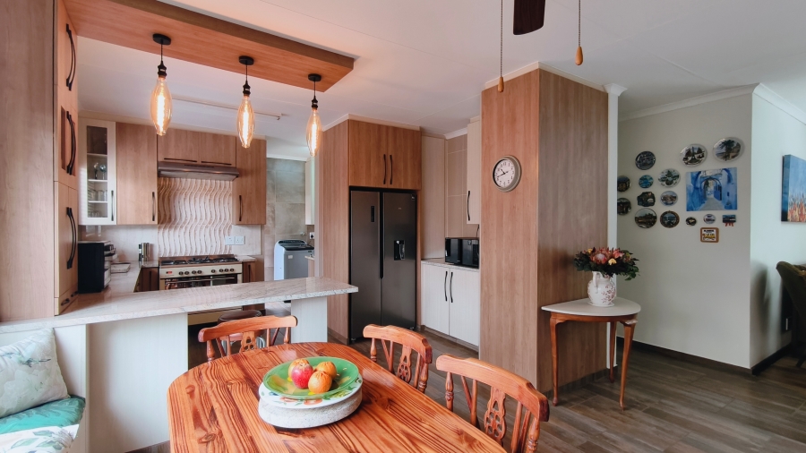 4 Bedroom Property for Sale in The Reeds Gauteng