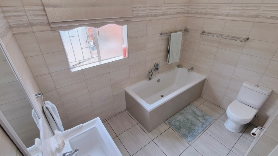 4 Bedroom Property for Sale in The Reeds Gauteng