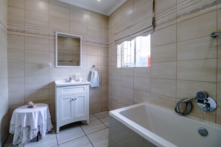 4 Bedroom Property for Sale in The Reeds Gauteng