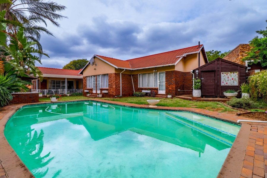 4 Bedroom Property for Sale in The Reeds Gauteng