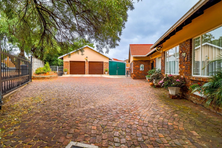 4 Bedroom Property for Sale in The Reeds Gauteng