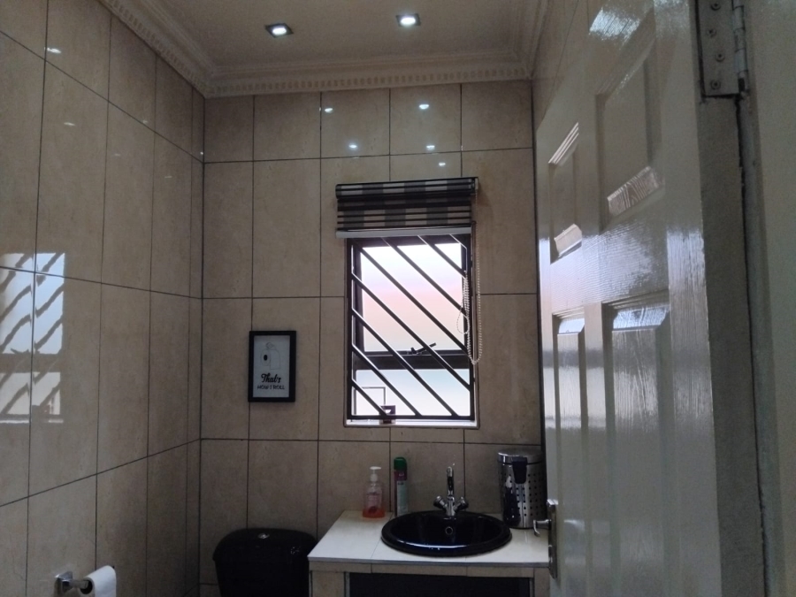 3 Bedroom Property for Sale in Zakariyya Park Gauteng