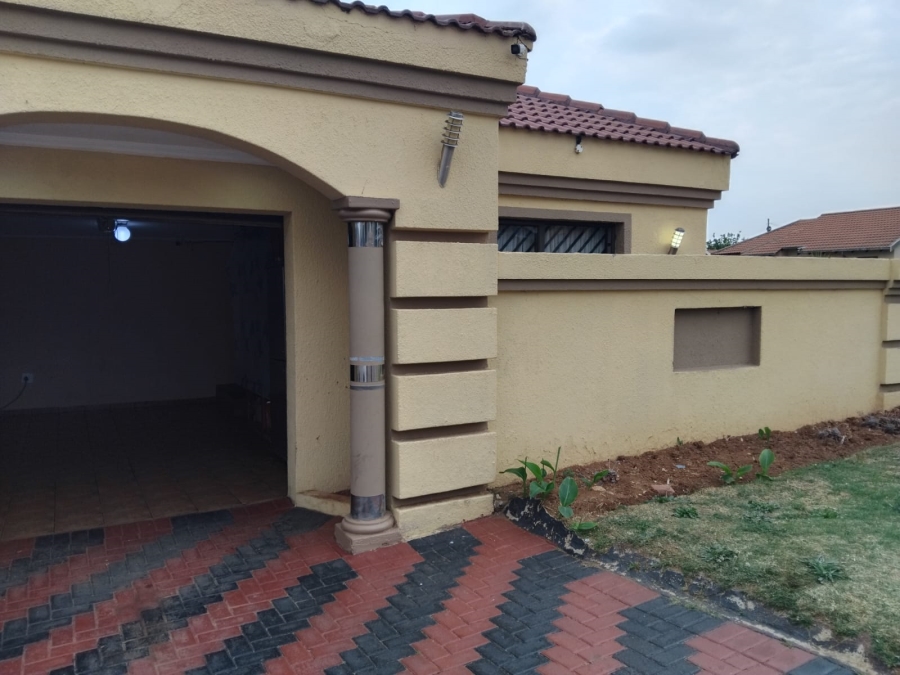 3 Bedroom Property for Sale in Zakariyya Park Gauteng