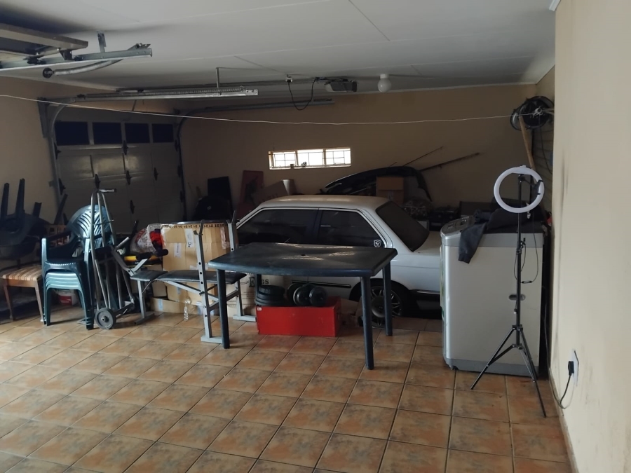 3 Bedroom Property for Sale in Zakariyya Park Gauteng