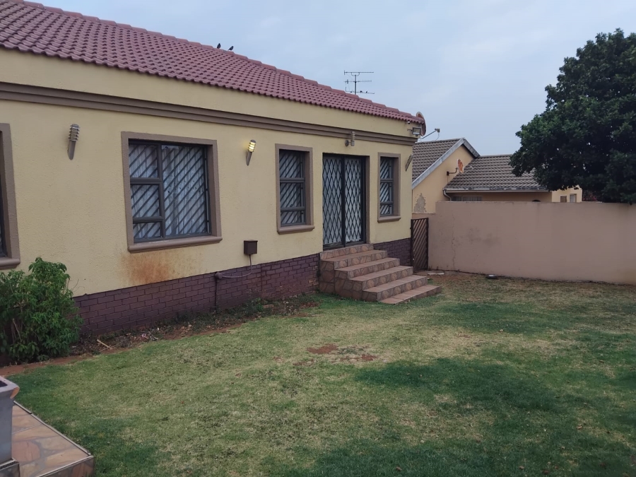 3 Bedroom Property for Sale in Zakariyya Park Gauteng