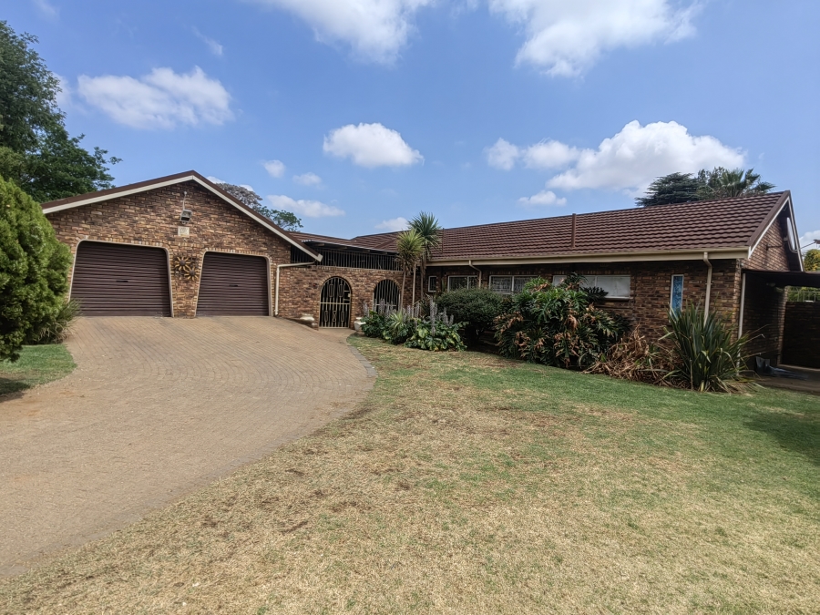 5 Bedroom Property for Sale in Rensburg Gauteng