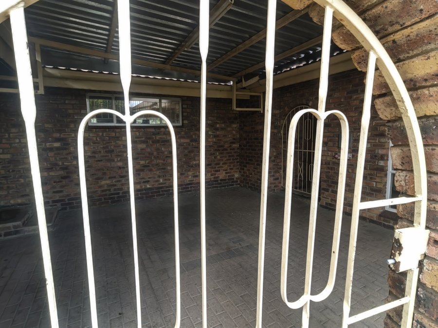 5 Bedroom Property for Sale in Rensburg Gauteng
