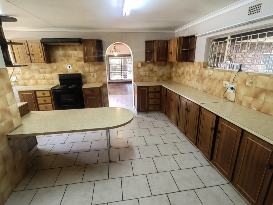 5 Bedroom Property for Sale in Rensburg Gauteng