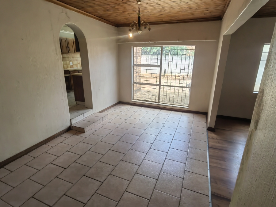 5 Bedroom Property for Sale in Rensburg Gauteng