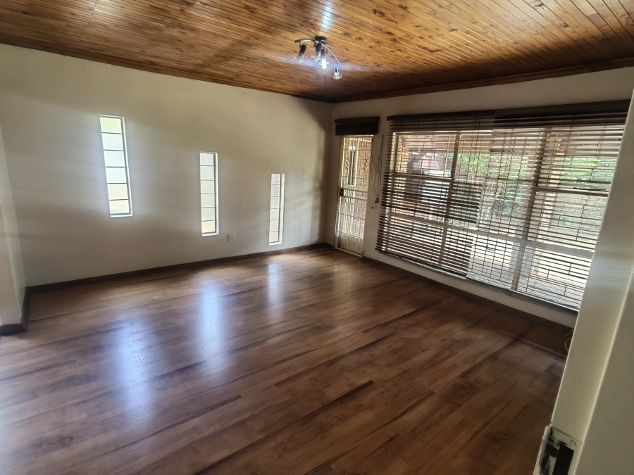5 Bedroom Property for Sale in Rensburg Gauteng