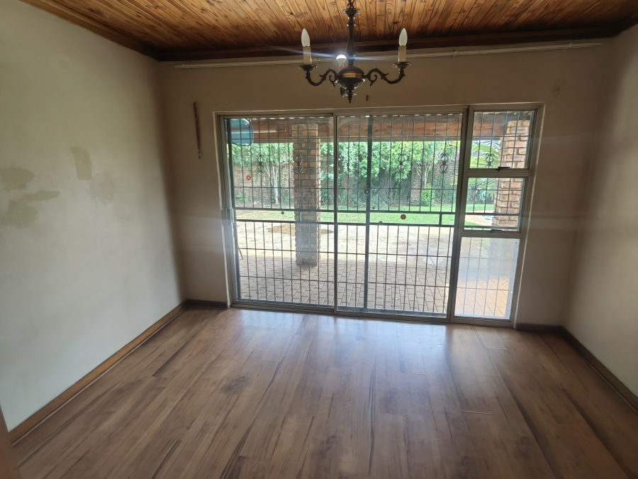 5 Bedroom Property for Sale in Rensburg Gauteng