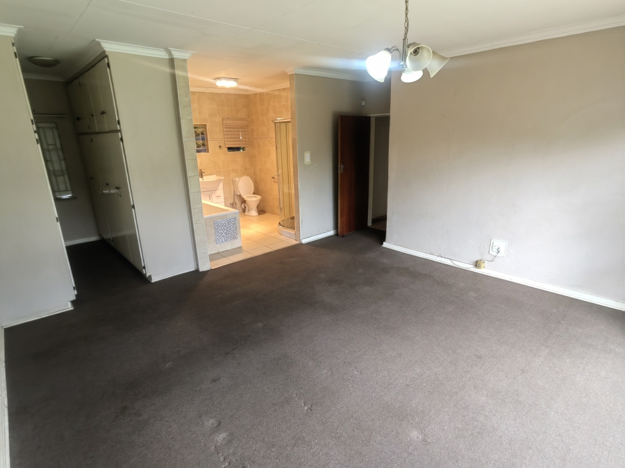 5 Bedroom Property for Sale in Rensburg Gauteng