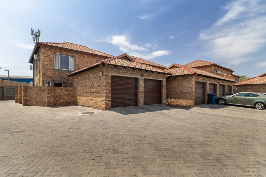 3 Bedroom Property for Sale in Six Fountains Residential Estate Gauteng