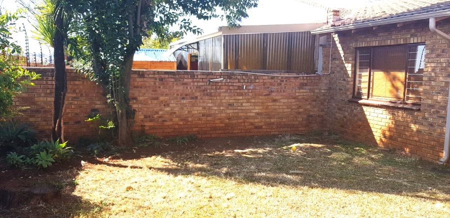 2 Bedroom Property for Sale in Wilgeheuwel Gauteng