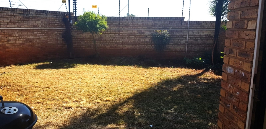 2 Bedroom Property for Sale in Wilgeheuwel Gauteng