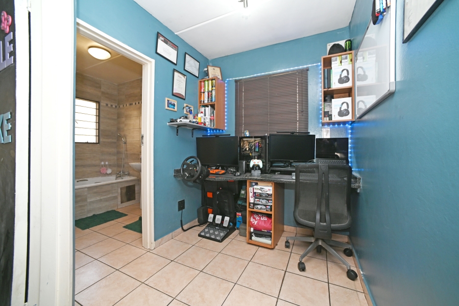 2 Bedroom Property for Sale in Oriel Gauteng